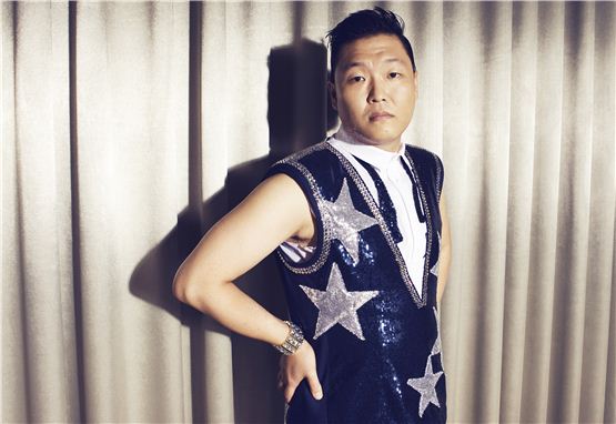 PSY poses in front of the camera for an interview with Kstar10 before his concert held at Seoul's Jamsil Sports Compex on August 11, 2012. [Chae Ki-won/10Asia]