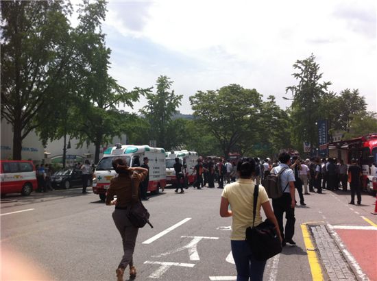 현대미술관 서울관 공사장 화재 대부분 진압..10명 부상(상보)