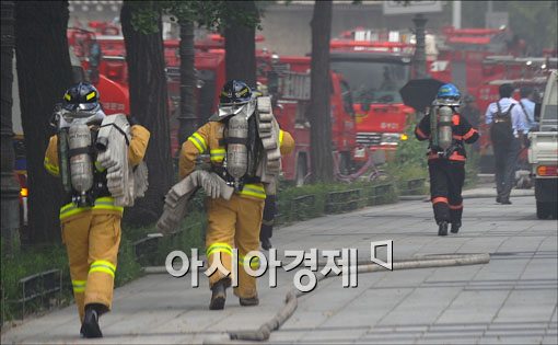 [포토]긴박한 소방대원들