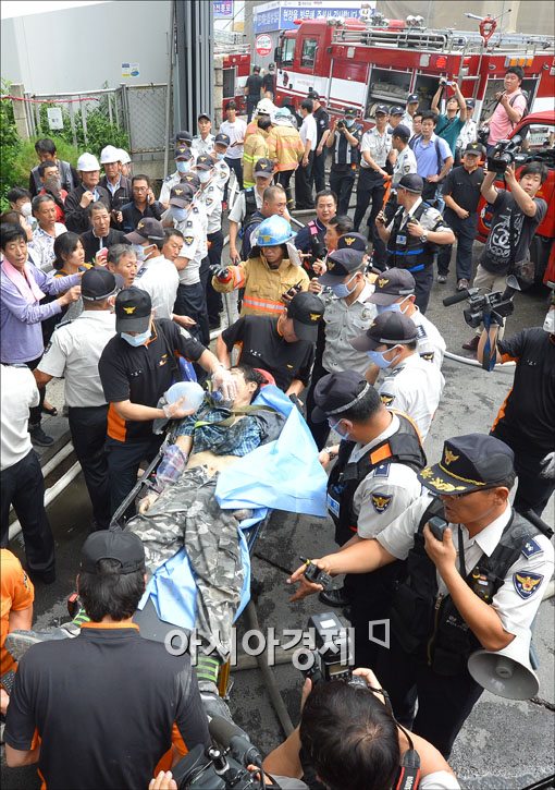 [포토]병원으로 후송되는 부상자