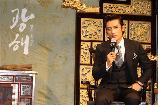 Actor Lee Byung-hun speaks to local media outlets at the press conference for his 1st historical film "Masquerade" held in Seoul, South Korea on August 13, 2012. [Lee Ki-won/10Asia]