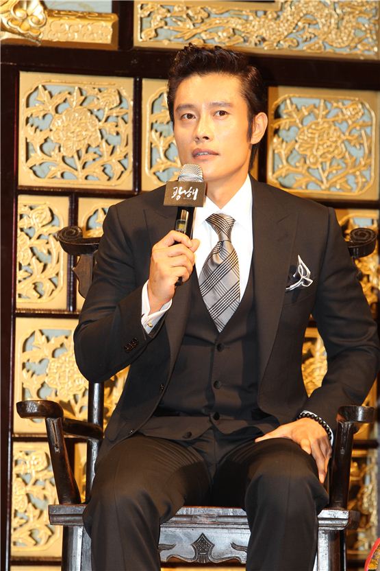 Actor Lee Byung-hun speaks to local media outlets at the press conference for his 1st historical film "Masquerade" held in Seoul, South Korea on August 13, 2012. [Lee Ki-won/10Asia]
