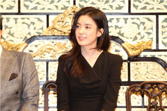 Actress Han Hyo-joo attends the press conference for her first historical film "Masquerade" held in Seoul, South Korea on August 13, 2012. [Lee Ki-won/10Asia]