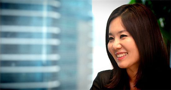 [파워女星⑬]올 블랙의 그녀, 유통가 脈을 짚다