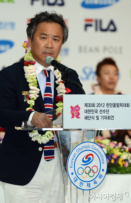 [포토] 2012 런던 올림픽 성적 보고하는 이기흥 단장