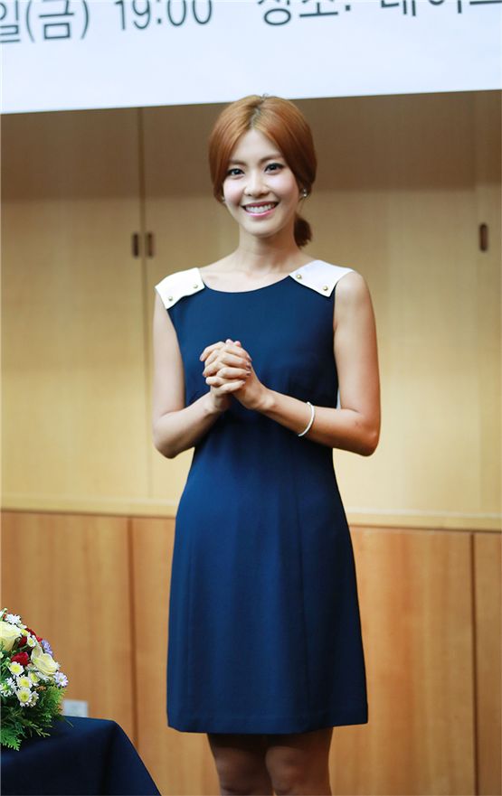 Actress Lee Yoon-ji strikes a pose at the appointment ceremony for the executive members of the 2012 Jecheon International Music and Film Festival (JIMFF) held at Jecheon Lake Hotel on August 12, 2012. [Namoo Actors]