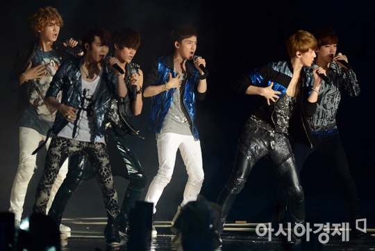 [포토] 엑쏘케이 '열정적인 축하공연'