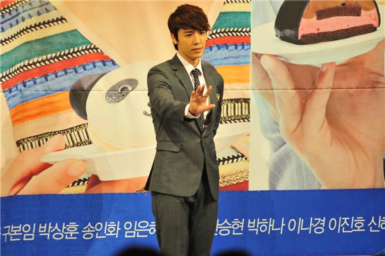 Super Junior's Donghae strikes the signature 'Super Junior pose' in front of local and international media outlets at the press conference for Channel A's weekend series "Miss Panda, Mr. Hedgehog" held in Seoul, South Korea on August 16, 2012. [YTree Media]