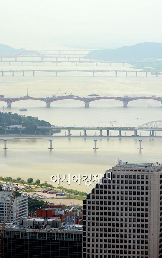 [포토] 서울 시정거리 20km, 누렇게 변한 한강
