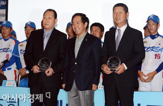 [포토] 김인식 감독-김성근 감독 '세계청소년야구선수권 홍보대사 됐어요!'