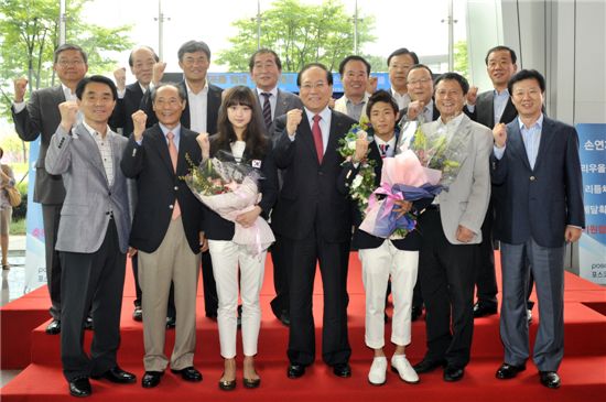 정동화 체조협회장, 양학선 선수에 포상금 1억