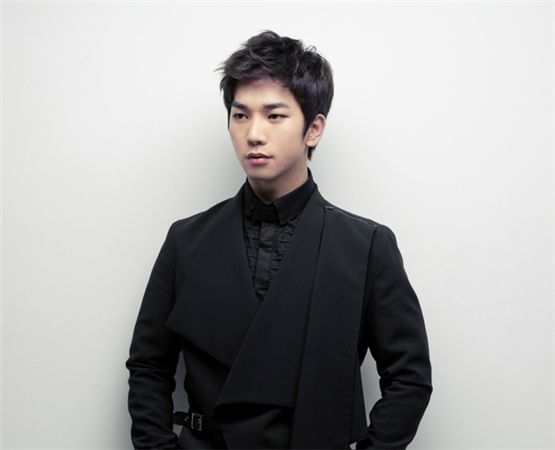 MBLAQ's G.O. dresses in an all-black suit for his profile picture posted on the group's official website. [J.Tune Camp]