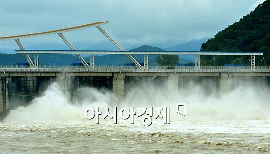 [포토]수문 연 팔당댐