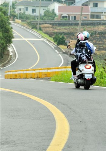 두 바퀴로 247km 한 바퀴를 돌다