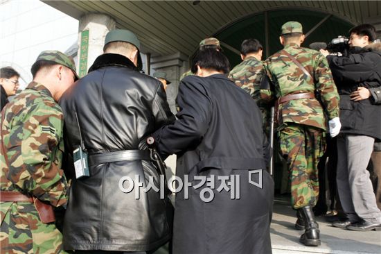 軍, SNS기강확립 선포후 첫 구형선고