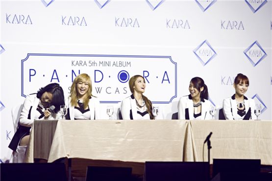 KARA's Kang Ji-young (left), Nicole (second to left), Park Gyu-lee (center), Han Seung-yeon (second to right) and Gu Hara (right) laugh while talking to reporters about their fifth mini-album "PANDORA" during a press conference held at the Walkerhill Hotel located in Seoul, South Korea on August 22, 2012. [Chae Ki-won/10Asia]