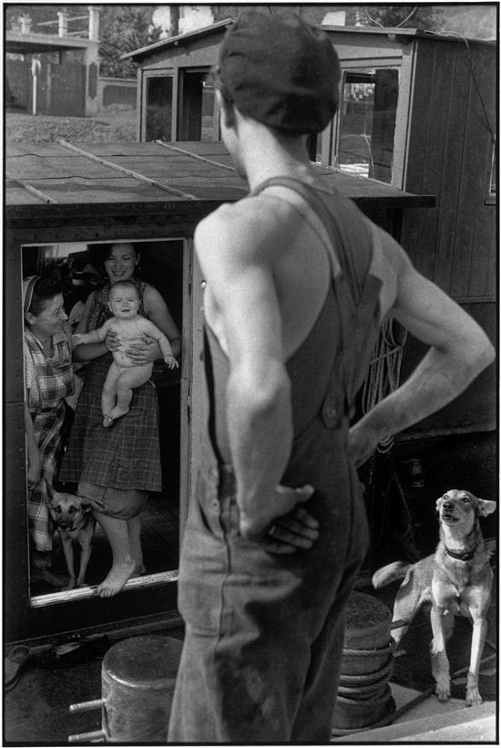 부지발 근교 수문, 프랑스  1955 ⓒHenri Cartier-Bresson/Magnum Photos/유로크레온