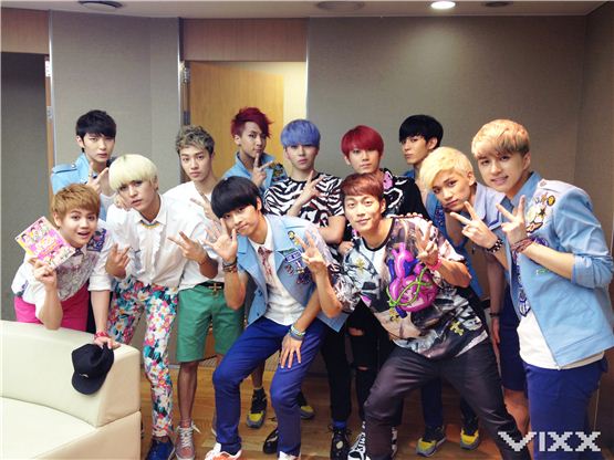 VIXX and BEAST members LEO (left), Lee Gi-kwang (second to left), Ravi (third to left), Yong Jun-hyung (third to right), Jang Hyun-seung (second to right), HongBin (right) in the second low, and Yang Yo-seop (left), Son Dong-woon (second to left), N (third to left), Yoon Du-jun (third to right), Hyuk (second to right), Ken (right) in the first low pose in the waiting room of Mnet's music show "M! CountDown" on August 16, 2012. [Jellyfish]