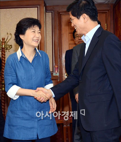 [포토]당 대선 경선 후보 만나는 박근혜 후보