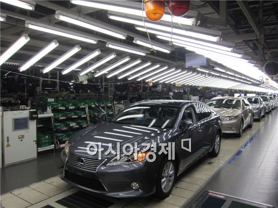 도요타자동차 큐슈 미야타 공장에서 생산중인 신형 렉서스 ES 시리즈의 모습