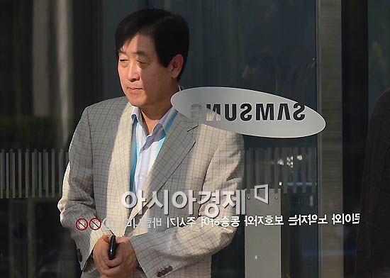 [포토]굳은 표정의 최지성