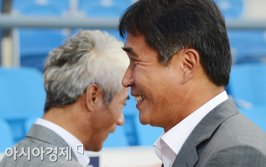 [포토] 김봉길 감독 '경기가 끝난 뒤에도 웃을 수 있었으면'