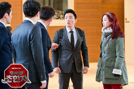 Actor Lee Beom-soo (left) and Jung Ryeo-won in the still-shot of SBS "Salaryman, Cho Han Ji" aired between January and March in 2012. [SBS]