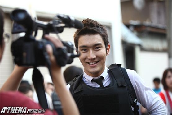 Singer and actor Choi Siwon smiles in front of the camera on the set of SBS' action crama "ATHENA," aired between December 13, 2010 and February 21, 2011. [SBS]