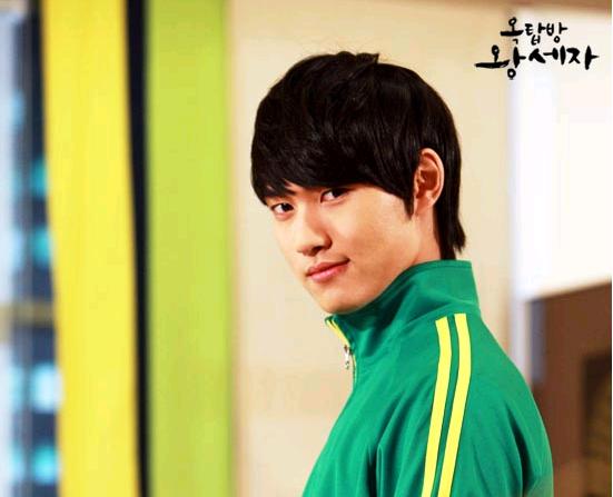 Actor Lee Min-ho poses on the set of SBS' series "Rooftop Prince," aired between March 21 and May 24, 2012. [SBS]