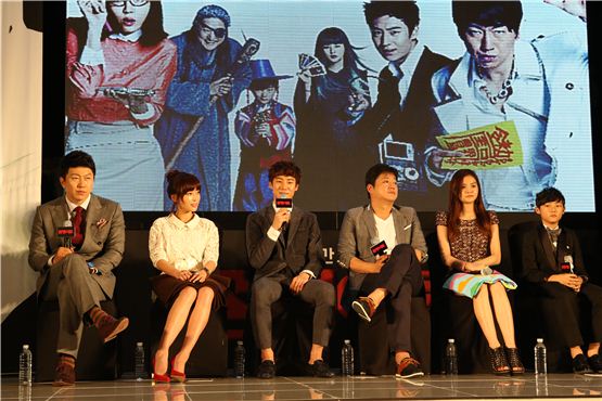 "Fortune Tellers" main cast members Kim Soo-ro (left), Kang Ye-won (second to left), and Lee Je-hoon (third to left) answer to local reporters during the movie's press conference held at Seoul's AW Convention Center on August 28, 2012. [Younghwain]