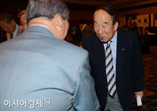 [포토] 악수 나누는 구본능 총재-박용성 회장