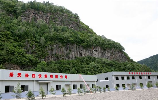 중국 길림성 백산시 장백현에 위치하고 있는 롯데장백음료유한회사 공장전경.