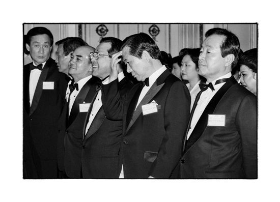 [權力無常②]청칼 끝맛 칼칼허지?…홍어 뒷맛 톡 쏘재?