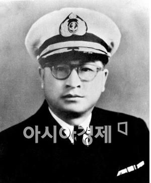 9월의 6ㆍ25전쟁영웅에 손원일제독