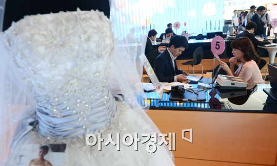 [포토]삼성전자 웨딩페어 in 딜라이트, 혼수가전 상담받는 시민