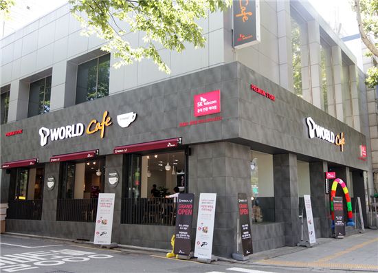SK텔레콤, 대리점과 카페 합친 'T월드카페' 최대 규모로 오픈  