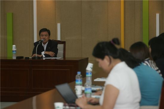 ▲하남식 부산시장은 31일 부산 시청에서 기자들과 만나 'ITU 전권회의'를 위한 준비 방침과 향후 계획에 대해 설명했다.  