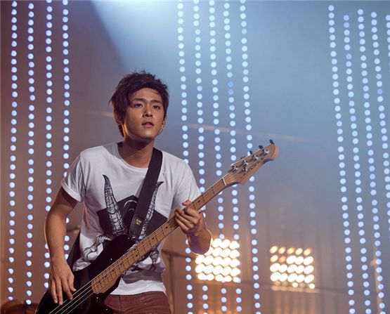 FTIsland's bassist Lee Jae-jin plays the bass during their concert "TAKE FTISLAND," which took place at Seoul's Olympic Hall on September 1 and 2, in front of several thousand fans. [FNC Entertainment]