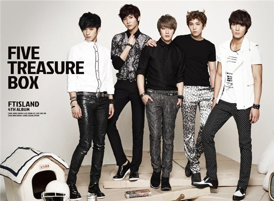 FTIsland member Lee Jae-jin (left), Song Seung-hyun (second to left), Choi Min-hwan (center), Lee Hong-gi (second to right) and Choi Jong-hoon (right) pose together for the cover to their 4th full-length album "FIVE TREASURE ISLAND," which is set to drop on September 10, 2012. [FNC Entertainment]