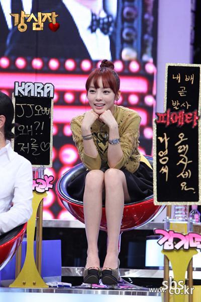 KARA's Gu Hara sits on the set of variety program "Strong Heart," which aired on September 4, 2012. [SBS]