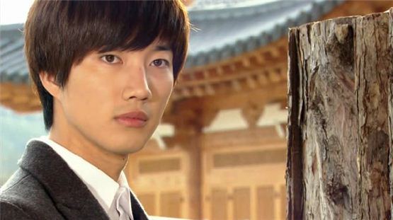 Choshinsung member Park Geonil plays a Japanese student named Yuichi in Tooniverse's new drama "Rainbow Rose," set to hit the airwaves on September 6, 2012. [Tooniverse]