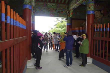 고학력 경력단절 여성 대상 체험학습기획전문가 과정의 현장 수업 모습.