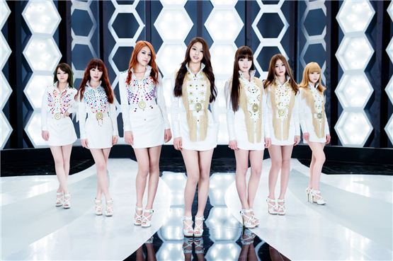 AOA members Jimin (left), Mina (second to left), Hyejeong (third to left), Seolhyun (center), Chanmi (third to right), Yuna (second to right), and Choa (right) pose in a studio for their debut album "Angel's Story," dropped on July 30, 2012. [FNC Entertainment]