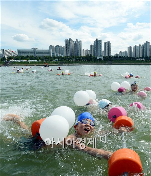 [포토]'한강을 헤엄쳐 건너가자~'