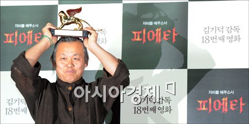 [포토]익살스런 김기덕 감독
