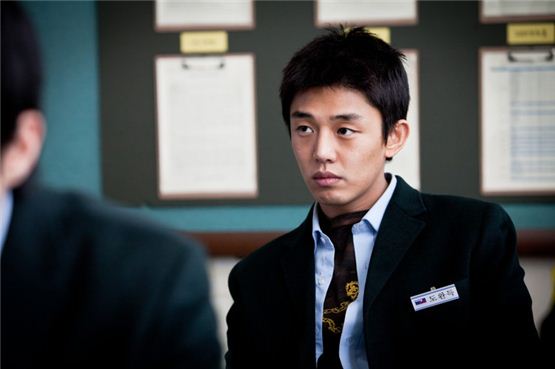 Actor Yu A-in, donned in a school uniform, poses in a classroom while shooting for his latest hit film "Punch," opened in local theaters on October 20, 2011. [CJ Entertainment]