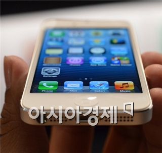혹평받던 아이폰5, 선주문 200만대 돌파.. '인기폭발'(상보)