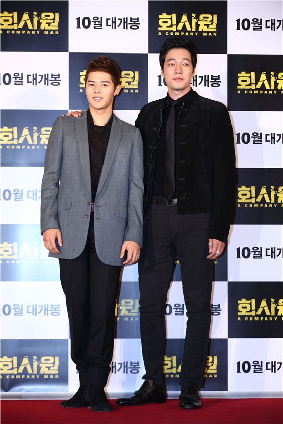 [PHOTO] So Ji-sub, ZE:A’s Kim Dong-jun pair up for “A Company Man”