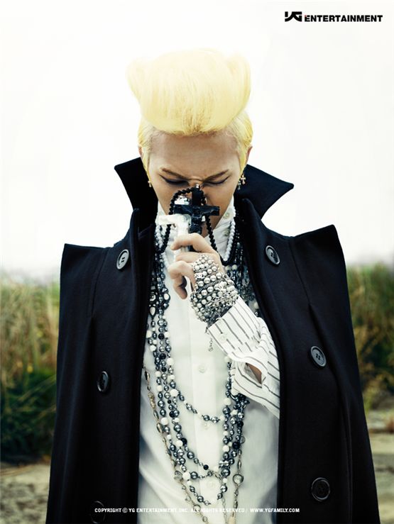 G-Dragon Lifts Lid Off "Light It Up"