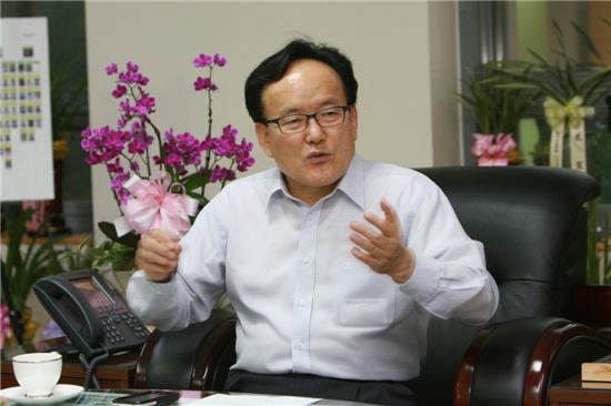 진익철 서초구청장, 강남대로 금연거리 추진 성공 화제 